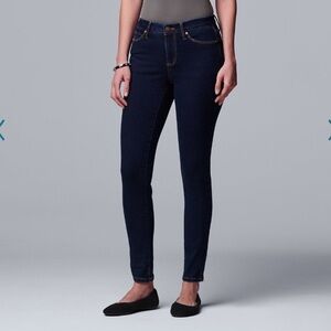 Simply Vera dark wash med rise stretch skinny jeans Sz 8